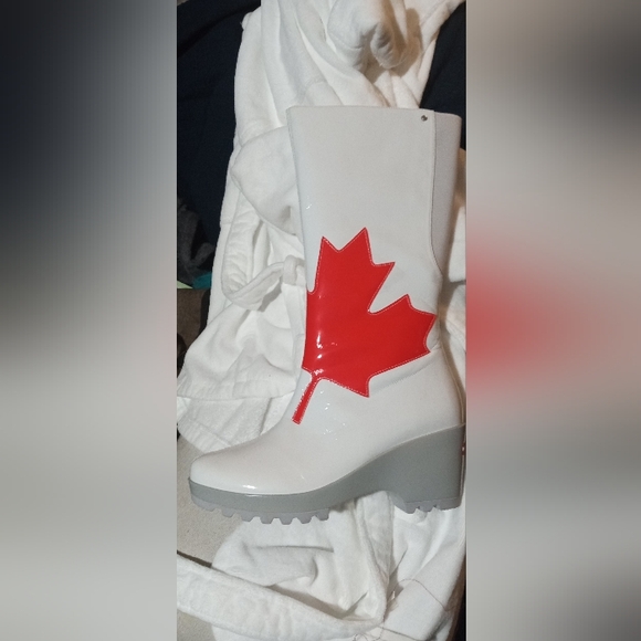 Limited edition Canada leaf rainboots 2010 Whistler Olympic - Picture 2 of 3
